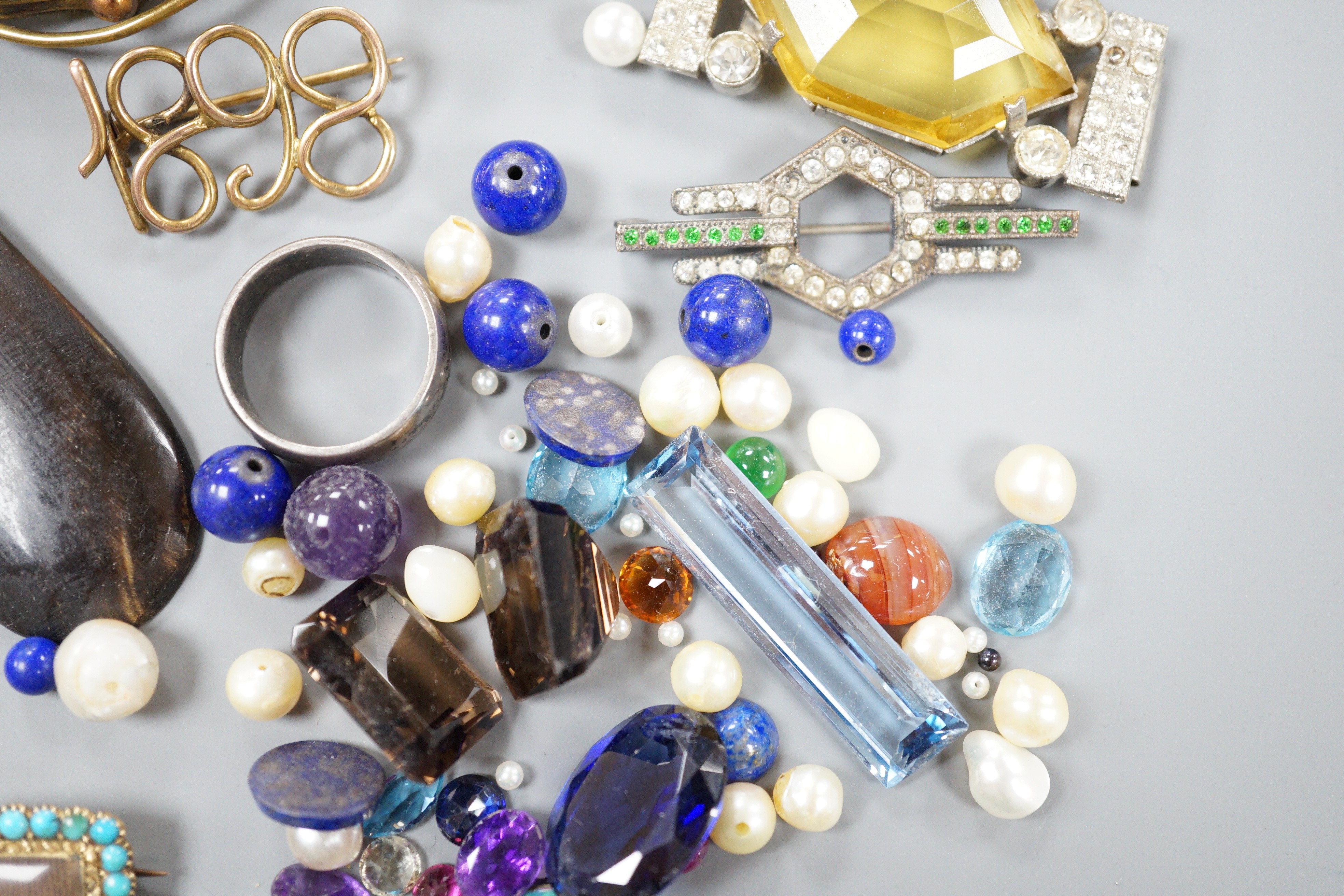 A small quantity of assorted jewellery, including costume and a Victorian yellow metal and turquoise set mourning brooch.